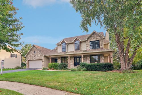 704 Greenbrier Ct, North Aurora, IL, 60542-8900 | Card Image