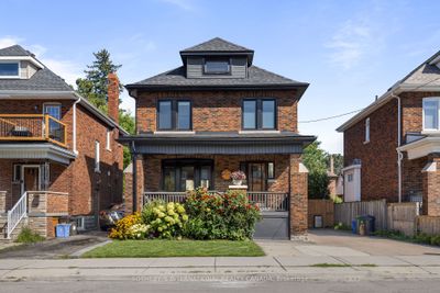 253 Graham Ave S, House other with 3 bedrooms, 3 bathrooms and 5 parking in Hamilton ON | Image 1