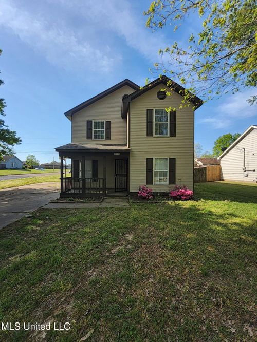 10101 Stephenson Ln, Olive Branch, MS, 38654-1819 | Card Image