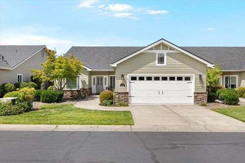 51 Broken Stone Way, Eagle Point, OR, 97524-6628 | Card Image