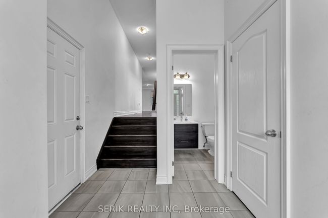 479 Izumi Gate, House attached with 4 bedrooms, 3 bathrooms and 1 parking in Milton ON | Image 5