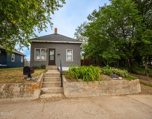 705 6th Avenue W, Williston, ND, 58801 | Card Image