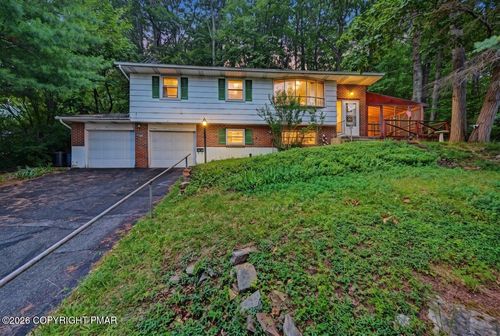 205 W Plainfield Ave, Pen Argyl, PA, 18072-1041 | Card Image