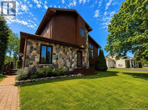 1075 Sycamore Ave, Bathurst, NB, E2A4M9 | Card Image
