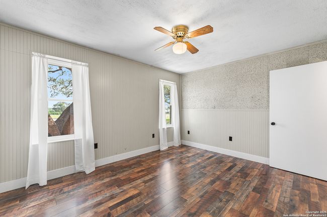 1015 Fm 2200 W, House other with 3 bedrooms, 3 bathrooms and null parking in Devine TX | Image 26