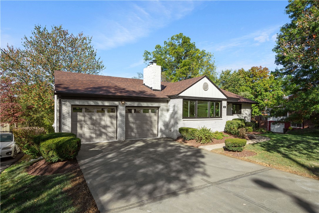 186 Seneca Drive, For Sale in Mt. Lebanon Zoocasa