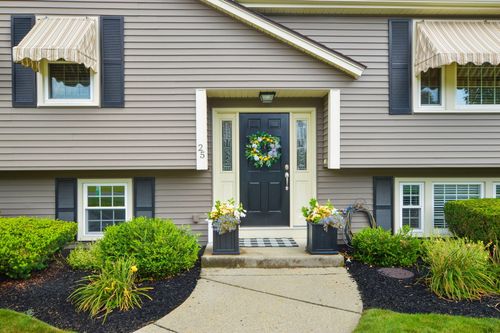 25 Hamilton Ave, Milford, MA, 01757-1747 | Card Image