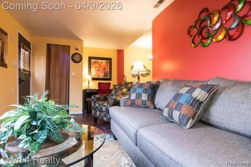 2358 Neibel St, Hamtramck, MI, 48212-2643 | Card Image