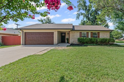 900 Hollow Creek Rd, Burleson, TX, 76028-6239 | Card Image