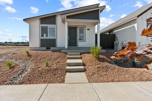 133-4056 Sw Obsidian Ave, Redmond, OR, 97756-8833 | Card Image