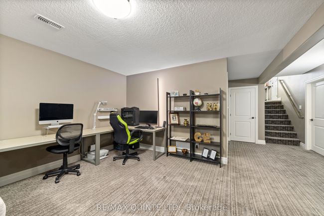 8 Mcintosh Cres, House other with 5 bedrooms, 2 bathrooms and 2 parking in Trenton ON | Image 27
