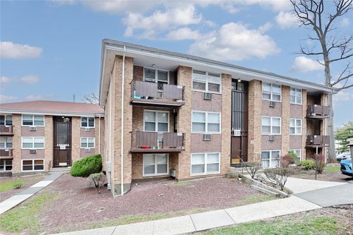 apt-g-220 Kearsing Pkwy, Monsey, NY, 10952-7217 | Card Image