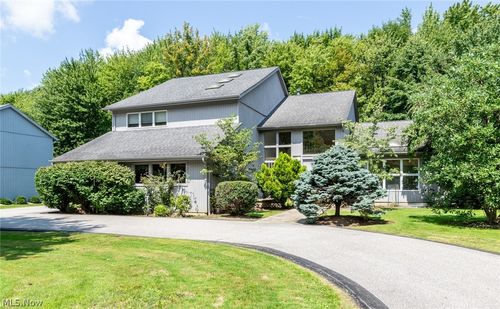245 Jackson Dr, Chagrin Falls, OH, 44022-1558 | Card Image
