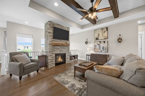 1558 Settlers Dr, Marion, IA, 52302-9318 | Card Image