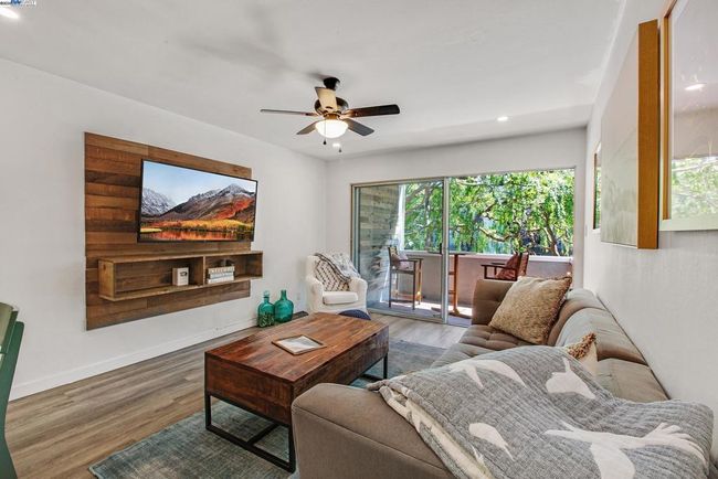 UNIT-212 - 325 Kitty Hawk Rd, Condo with 2 bedrooms, 1 bathrooms and 1 parking in Alameda CA | Image 12