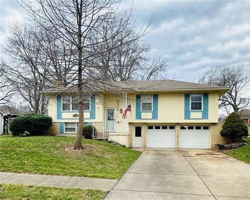 8306 Northern St, Raytown, MO, 64138-3444 | Card Image