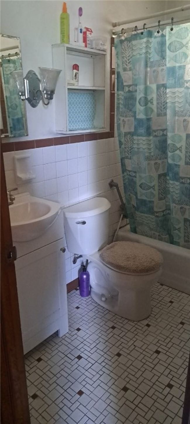1017 Virginia St, House other with 4 bedrooms, 2 bathrooms and 3 parking in Jeannette PA | Image 23