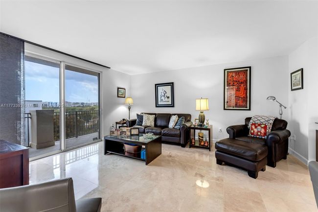 APT-804 - 2650 Sw 37 Th Ave, Condo with 1 bedrooms, 1 bathrooms and null parking in Coconut Grove FL | Image 5