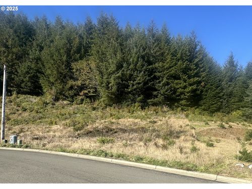 420 Providence Dr, Reedsport, OR, 97467-1711 | Card Image