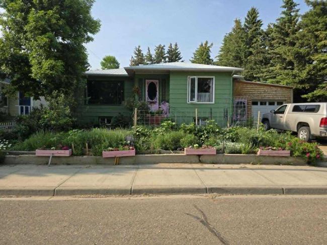 221 Center Avenue Ne, House other with 3 bedrooms, 2 bathrooms and 5 parking in Milk River AB | Image 42