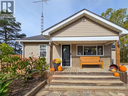 8573 Minnie St, Charing Cross, ON, N0P | Card Image