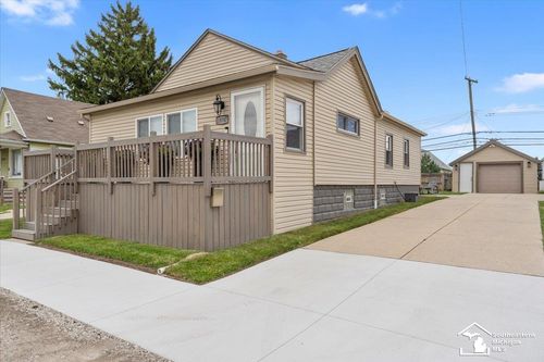 18747 Riverview St, Riverview, MI, 48193-4256 | Card Image