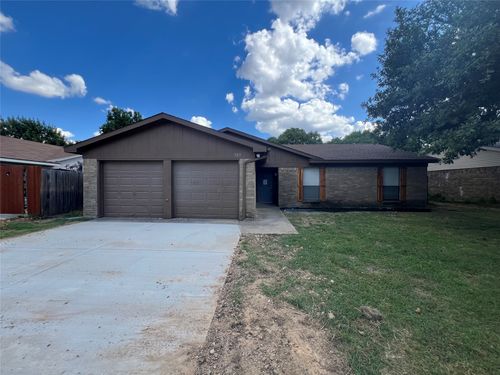 709 Fair Meadows Dr, Saginaw, TX, 76179-1018 | Card Image