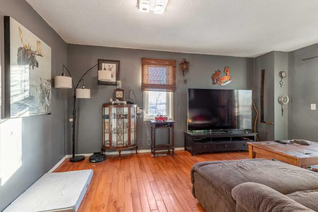 126 3 St, House other with 5 bedrooms, 2 bathrooms and 4 parking in Stirling AB | Image 14