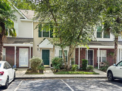 8056 Shadow Oak Dr, North Charleston, SC, 29406-9575 | Card Image