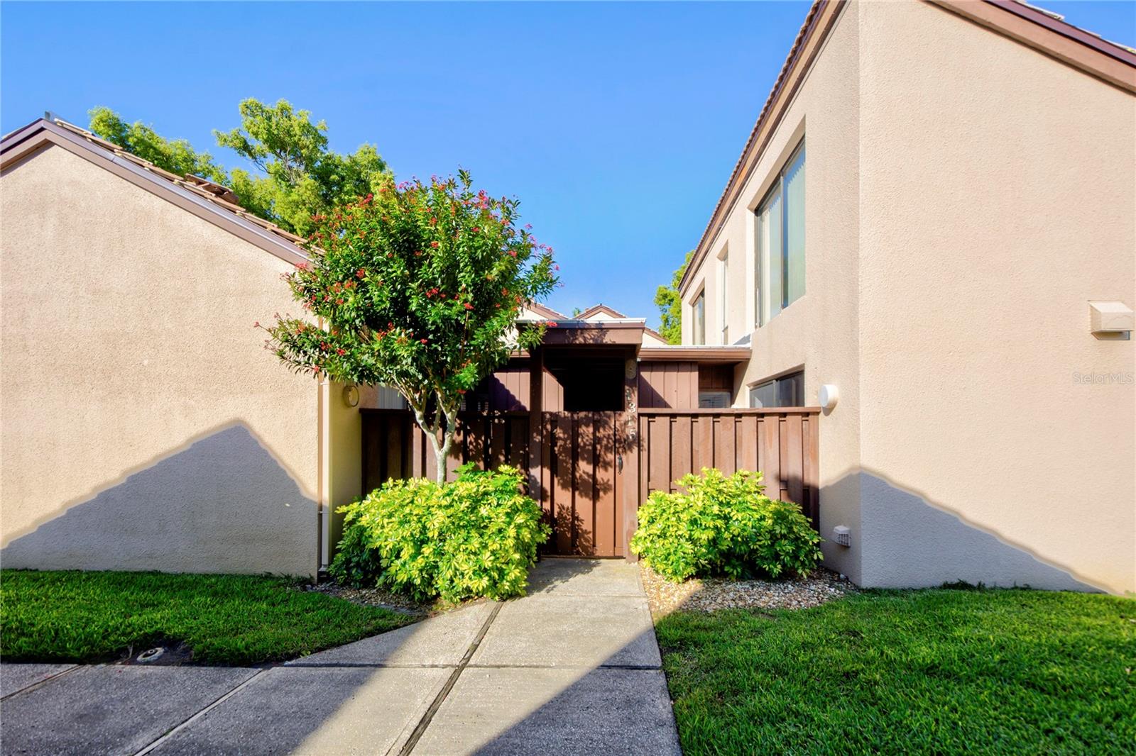 Pelican Creek Xing, Saint Petersburg, FL 33707