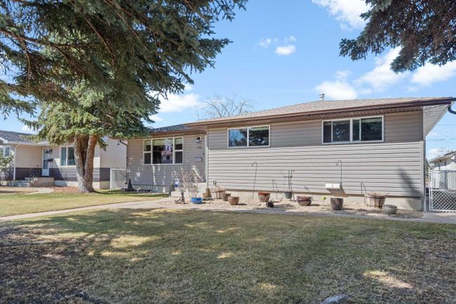 3306 43 Avenue, Home with 5 bedrooms, 2 bathrooms and 4 parking in Red Deer AB | Image 38