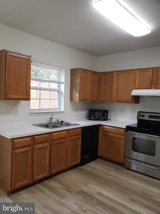 9426 Silver Meteor Ct, Townhouse with 3 bedrooms, 4 bathrooms and null parking in MANASSAS PARK VA | Image 12