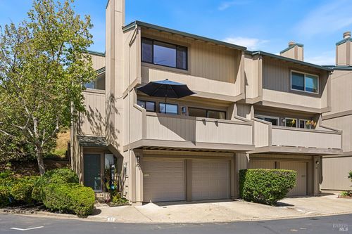 32 Mariposa Ln, Novato, CA, 94947-4918 | Card Image