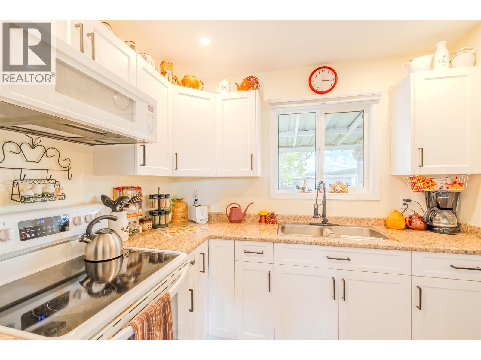 Residential in 103 Mile House 5