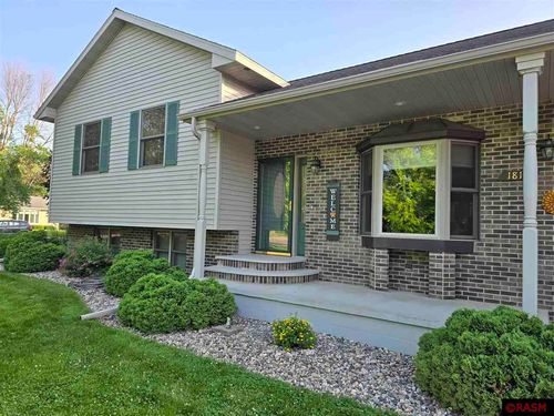 1814 Crestview Dr, New Ulm, MN, 56073-3727 | Card Image