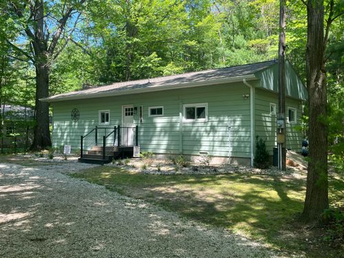 8417 W Shore Dr, Grand Junction, MI, 49056 | Card Image