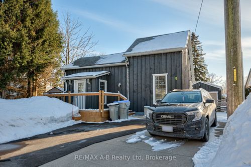 40 Blenheim St, Mitchell, ON, N0K1N0 | Card Image