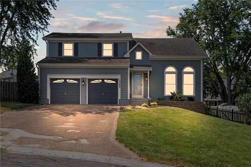 13293 W 111th Ter, Overland Park, KS, 66210-3305 | Card Image