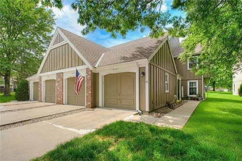 9424 W 122nd St, Overland Park, KS, 66213-4241 | Card Image