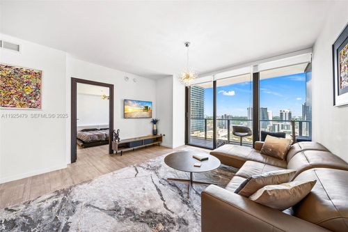 unit-2111-1000 Brickell Plz, Miami, FL, 33131-3840 | Card Image
