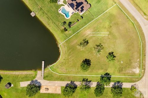 7042 Oak View Dr, Dickinson, TX, 77539-8295 | Card Image