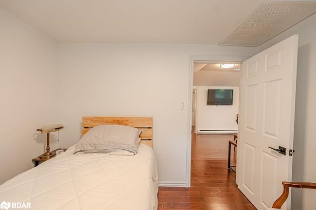 3923 Algonquin Ave, House other with 3 bedrooms, 2 bathrooms and 12 parking in Innisfil ON | Image 13