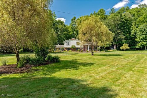 8062 Chagrin Rd, Chagrin Falls, OH, 44023-2168 | Card Image