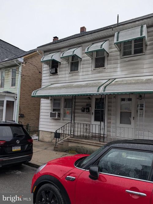 118 Pitt St, Tamaqua, PA, 18252-1231 | Card Image