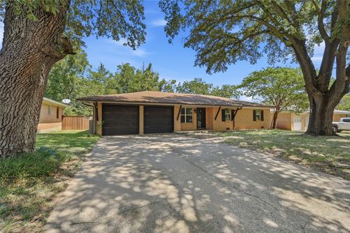 1303 Lafayette Dr, Denison, TX, 75020-5820 | Card Image