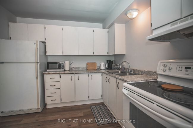 92 Farquhar Pl, House attached with 3 bedrooms, 2 bathrooms and 2 parking in Elliot Lake ON | Image 5