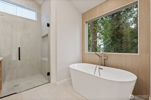 9012 124th Ave Ne, Kirkland, WA, 98033-5844 | Card Image