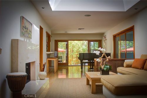 1025 Indiana Ave, Venice, CA, 90291-2822 | Card Image