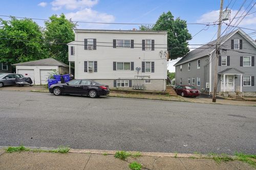 39 Highland St, Pawtucket, RI, 02860-5103 | Card Image