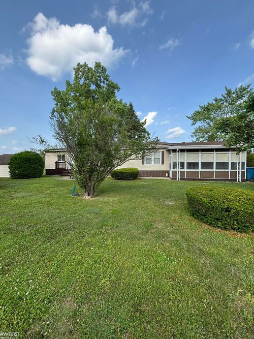 17308 Roberts Dr, Davisburg, MI, 48350-1152 | Card Image